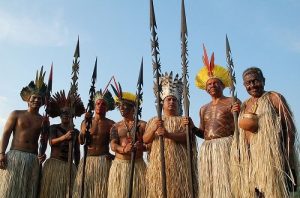 Os ritos das tribos indígenas têm relação com os ciclos da vida e da ligação do homem com a natureza. Essas cerimônias abrangem cada fase da vida