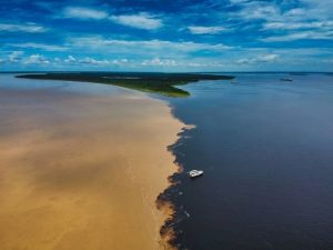 Encontro das águas em Manaus: conheça este roteiro inesquecível